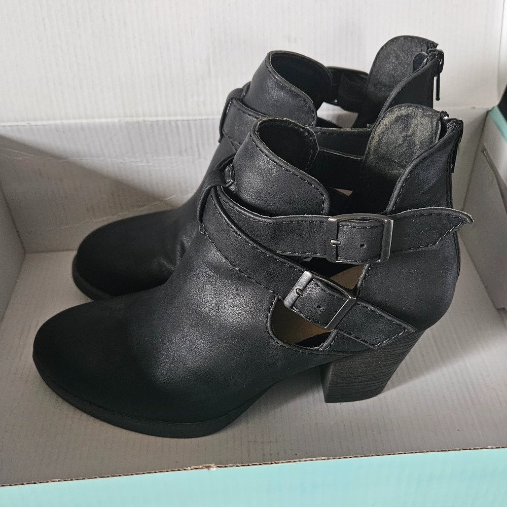 Maurice's black heel boots